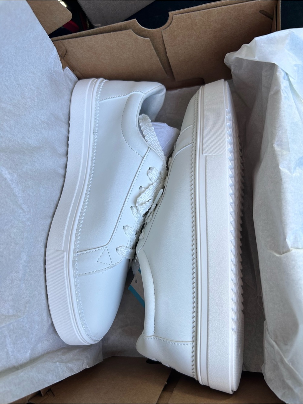 TOMS Women’s White Low-Top Sneakers
